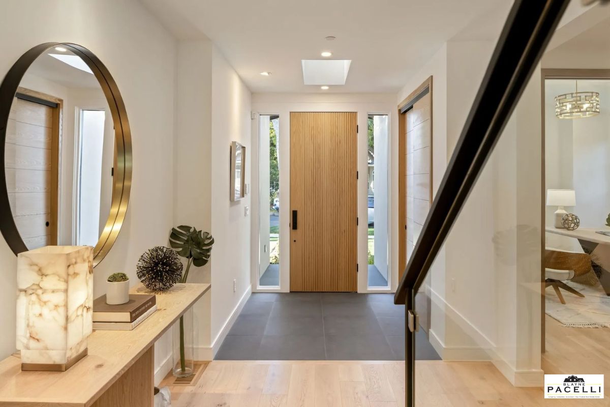 Foyer - Real Estate For Sale - Blayne Pacelli of Rodeo Realty